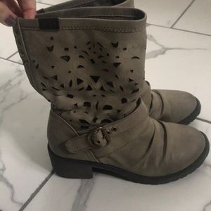 Roxy boots in good condition